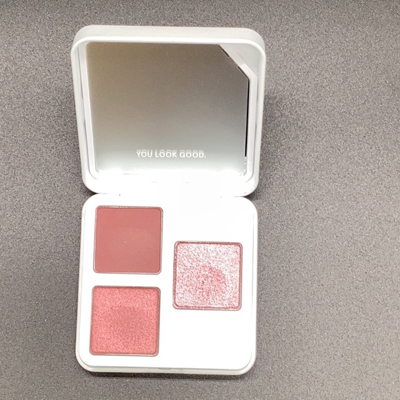 Glossier  Monochromes Eyeshadow Trio - Picture 2 of 7